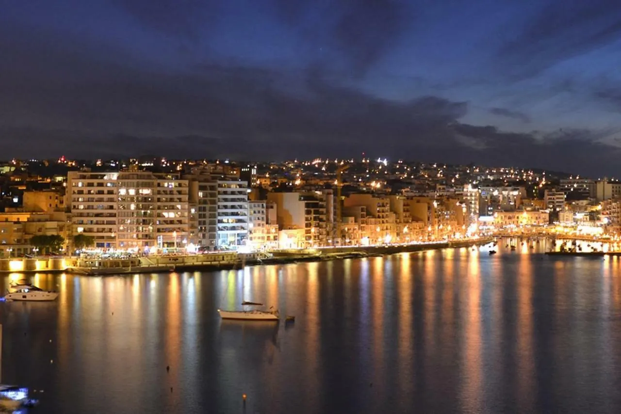 Designer Finished Apartment Gzira 몰타